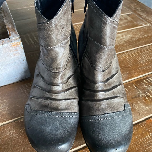 Remonte Gray and Black Ankle Boots 8.5 - Picture 1 of 7